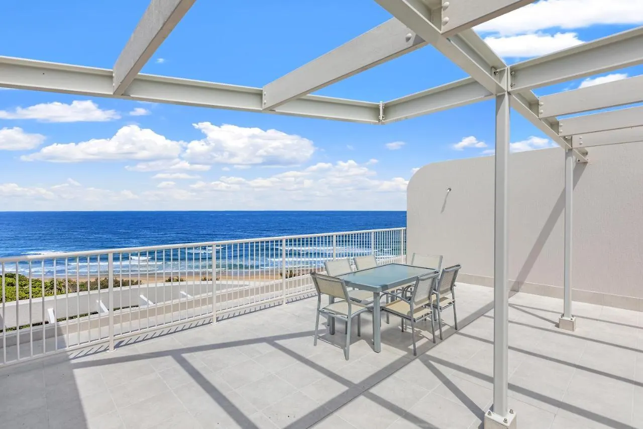 La Mer Sunshine Beachfront 4*,