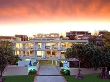 La Mer Sunshine Beachfront Aparthotel
