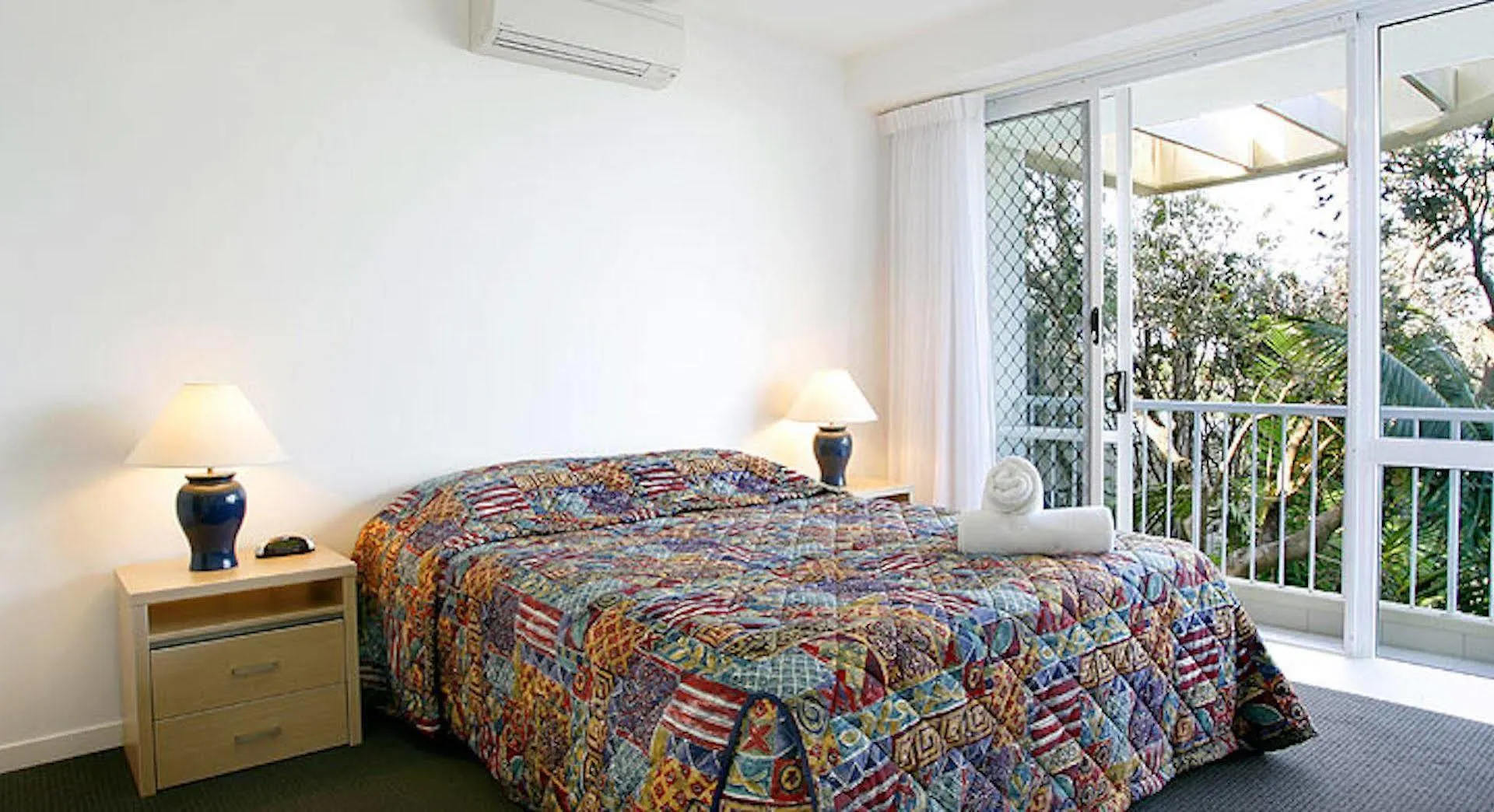 La Mer Sunshine Beachfront Aparthotel